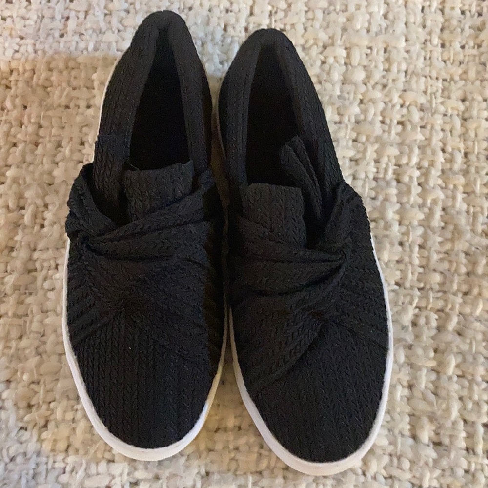 Size 8.5 women’s knitted slide ons